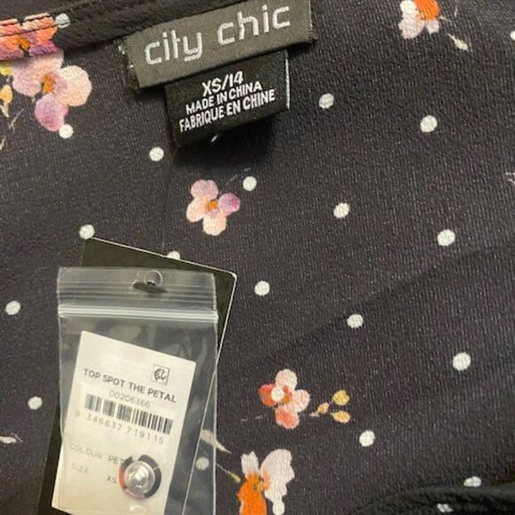 City Chic Black Floral Petal Spot button front blouse, size XS - Picture 4 of 4